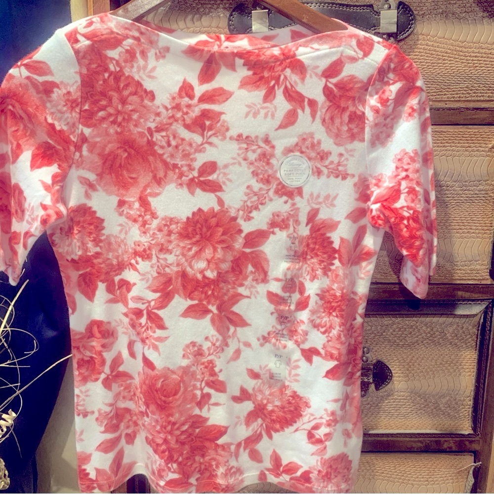 Beautiful 100% Pima Cotton Pink/White Top. Gives Barbiecore, Cottagecore vibes!